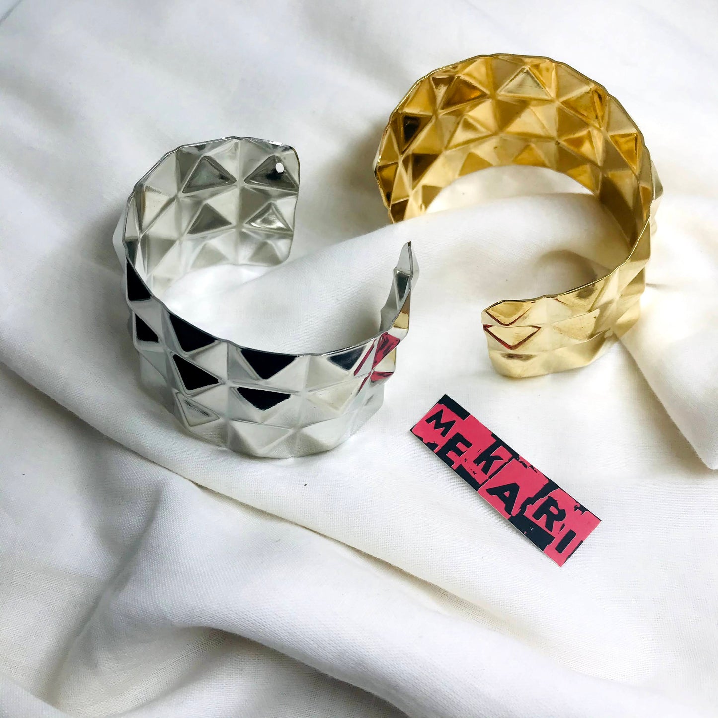 QUARTZ STATEMENT HAND PIECE