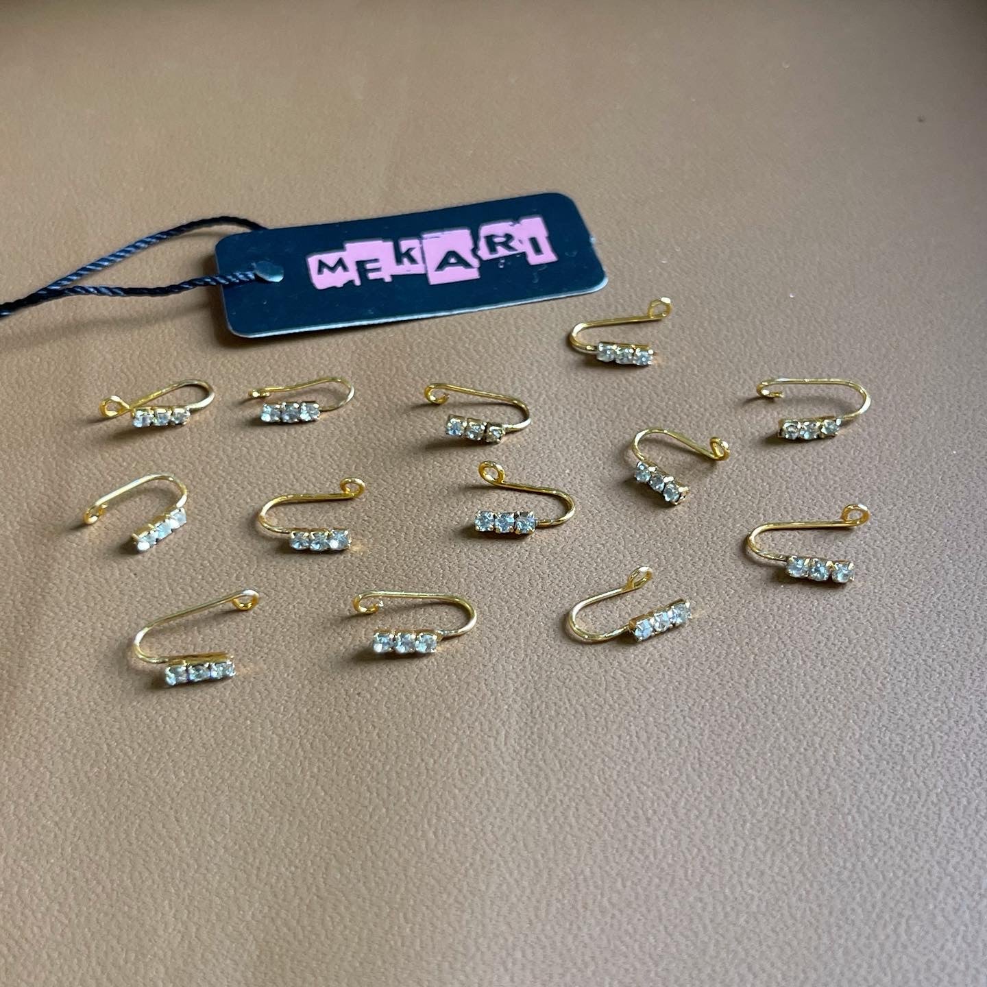 Tri Zircon Golden Nosecuff