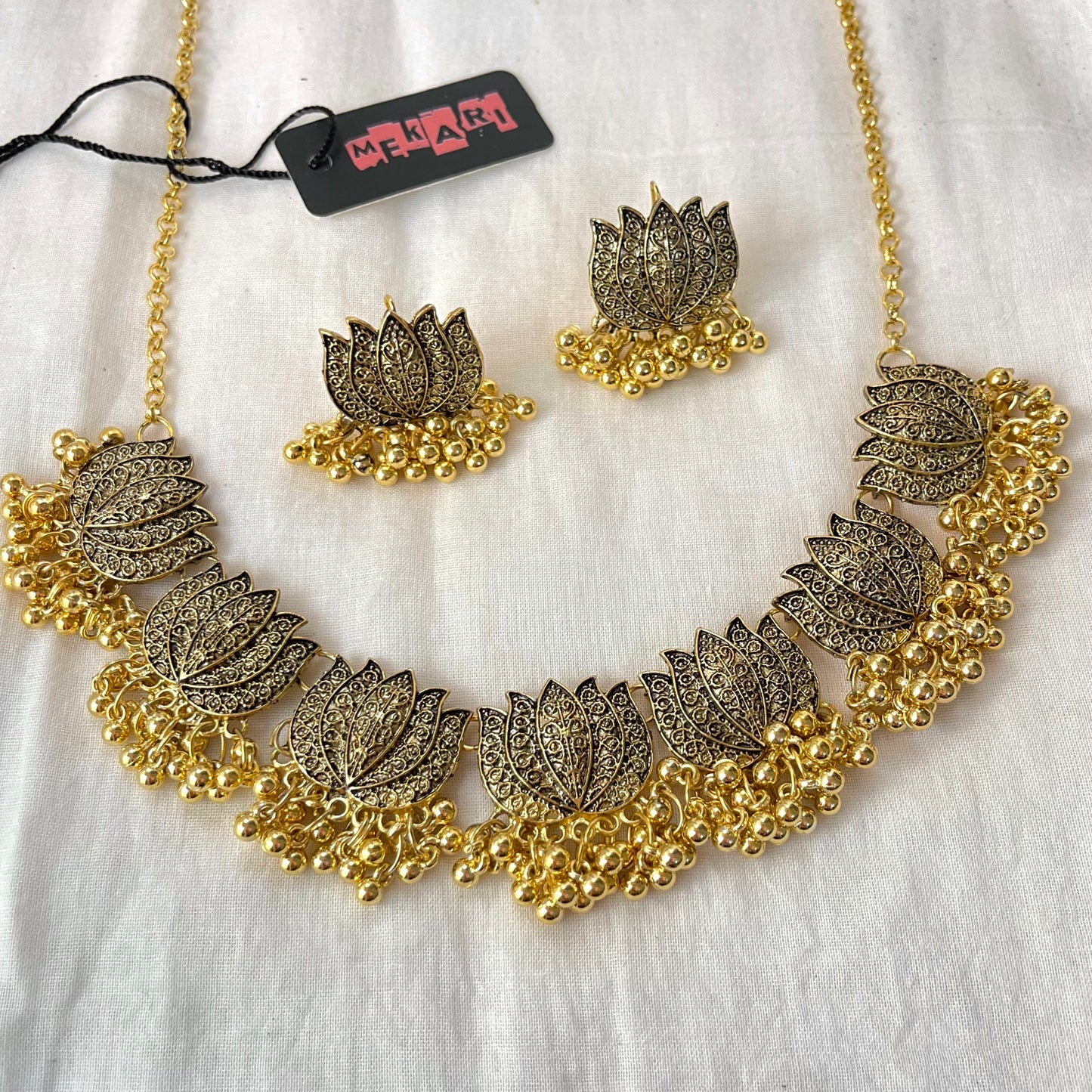 SARA Necklace Set (Silver )