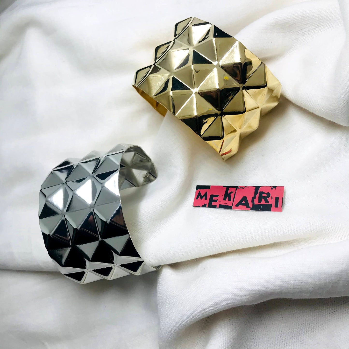 QUARTZ STATEMENT HAND PIECE