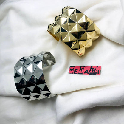 QUARTZ STATEMENT HAND PIECE