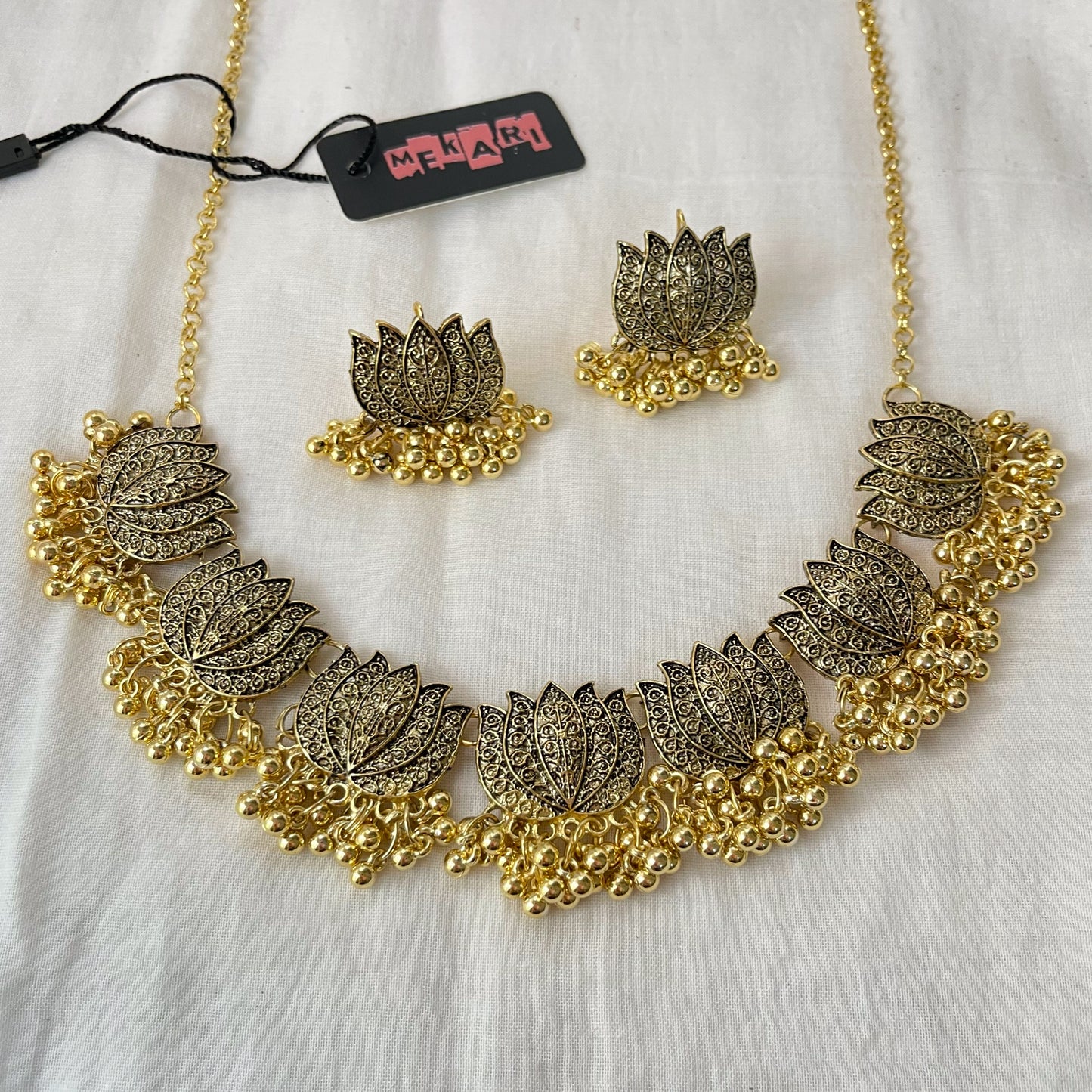 SARA Necklace Set (Golden)