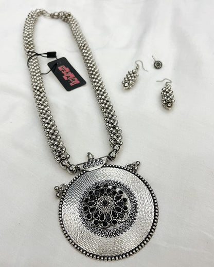 Meharbano Mala Set in Black