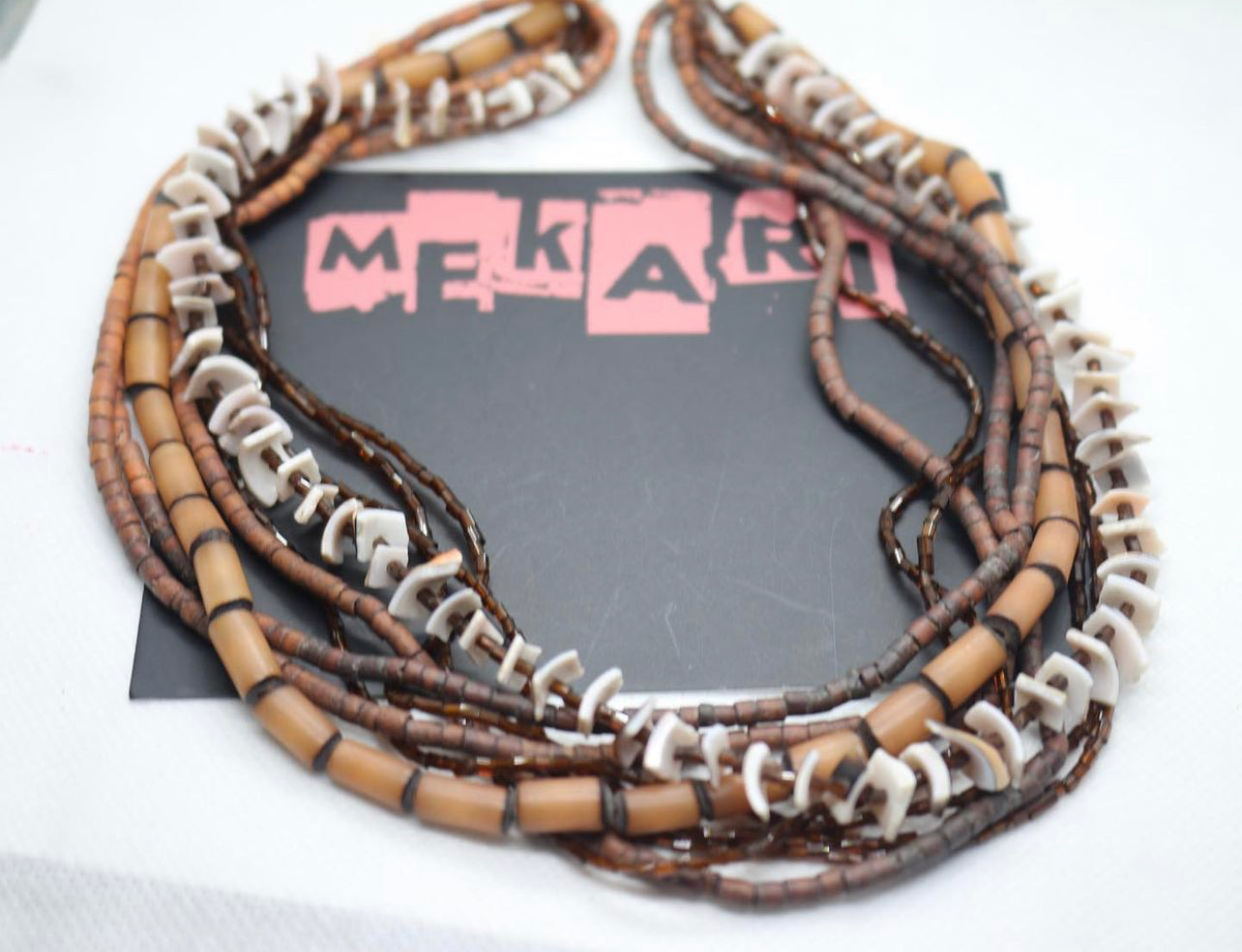 CONTOUR BEADS NECKLACE