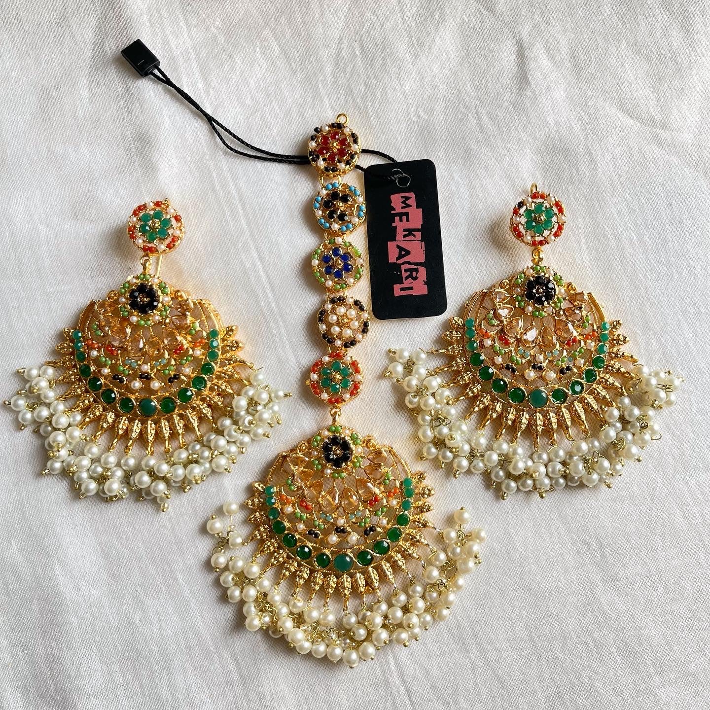 Nirvana Teeka Set in GREEN