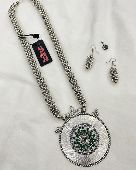 Meharbano Mala Set in Emerald