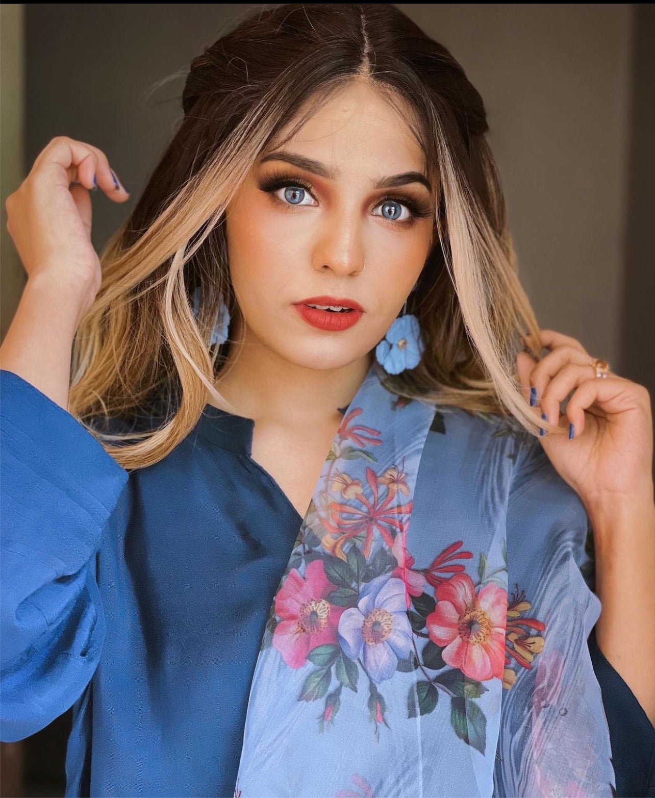 DETACHABLE FLOWER EARRINGS