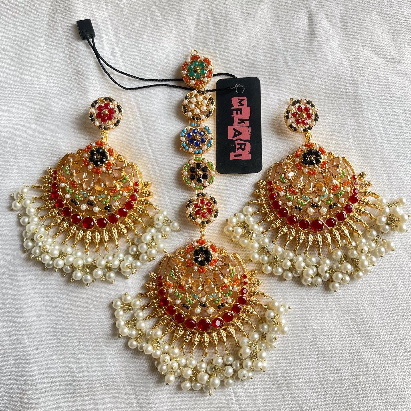 Nirvana Teeka Set in MAROON