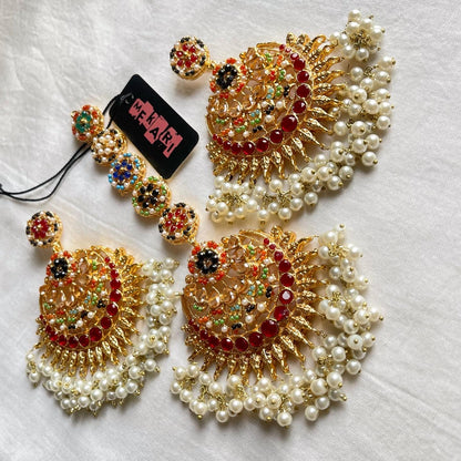 Nirvana Teeka Set in MAROON