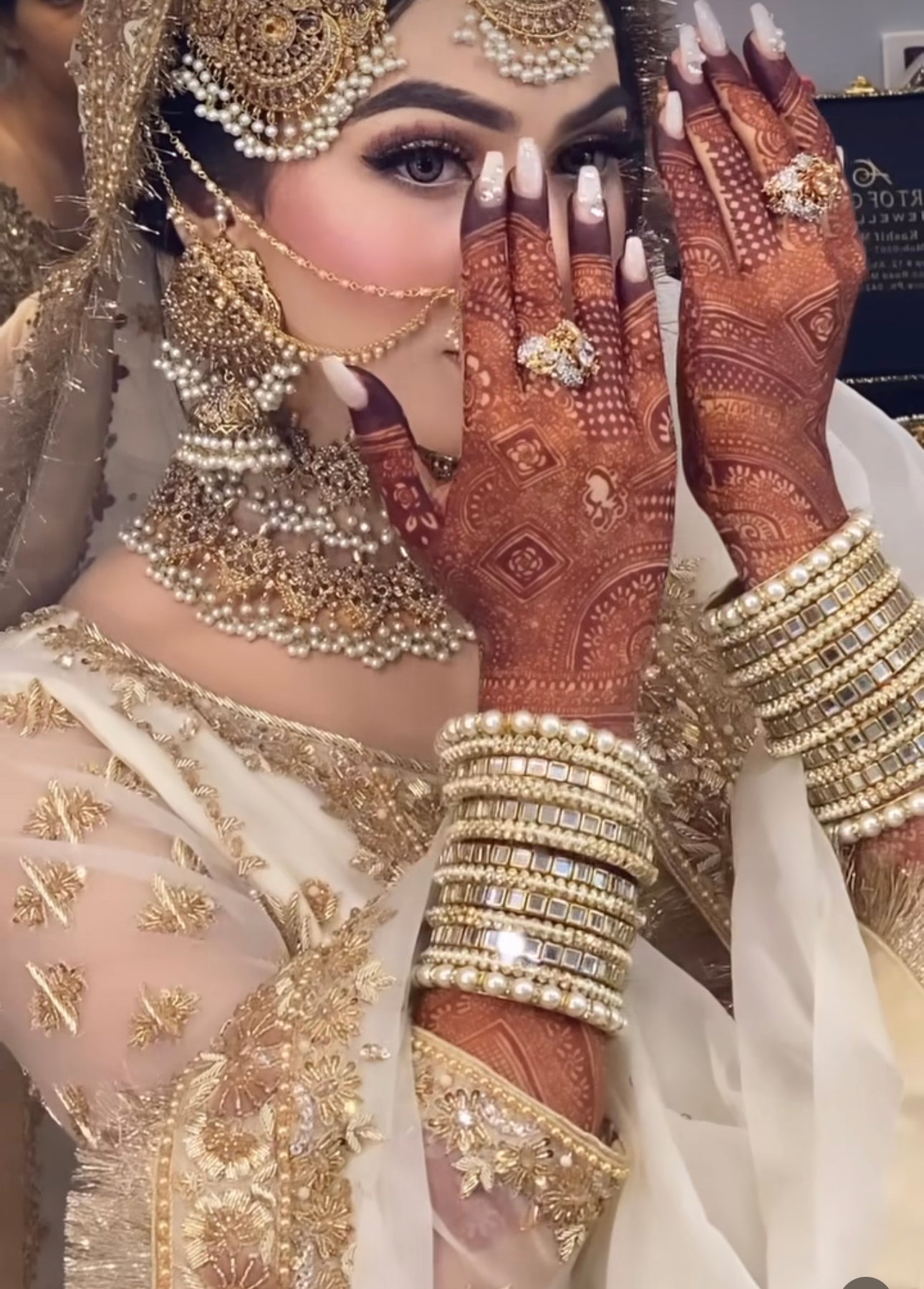 Kundan Bangles