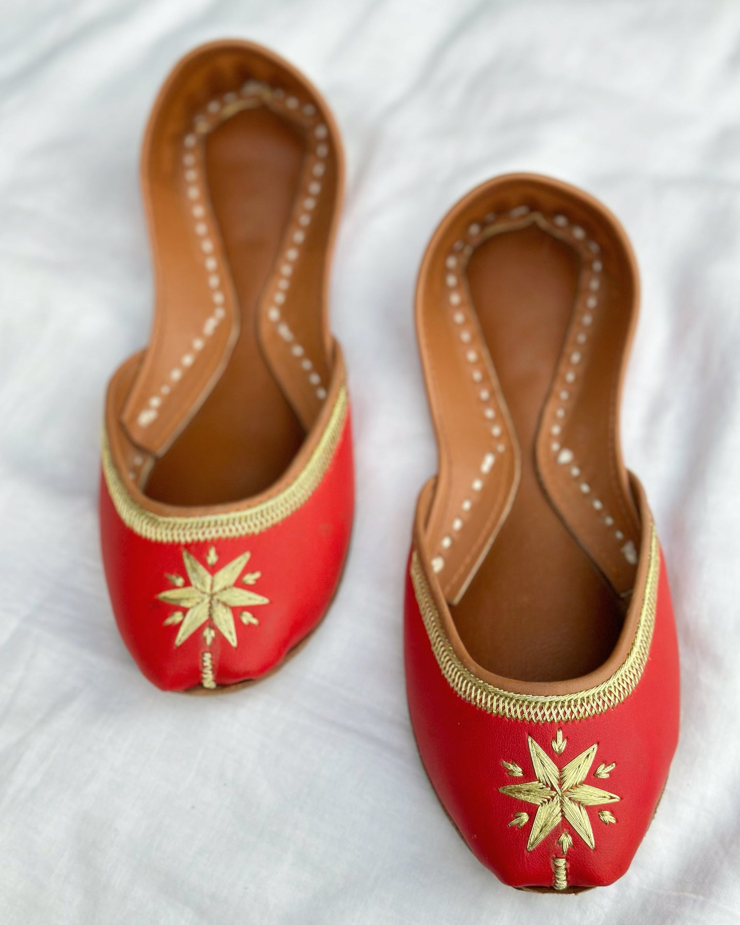 Tilla Phool Khussa in Red