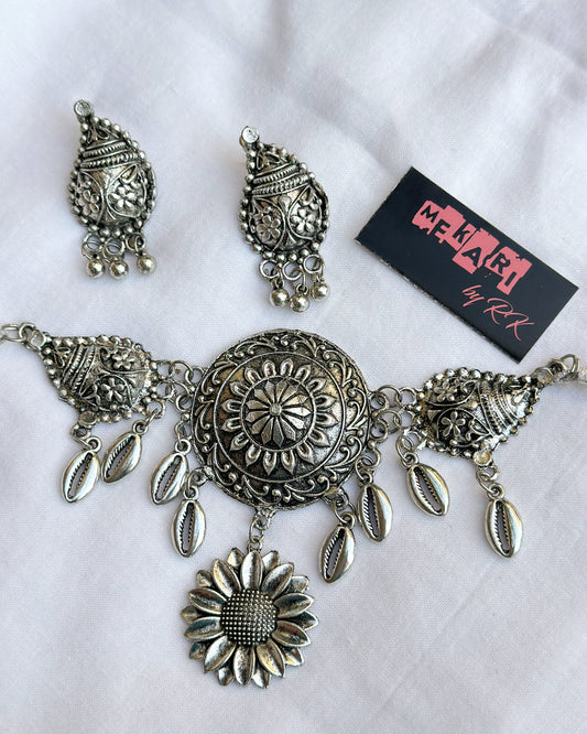 Silver Shell Choker Set