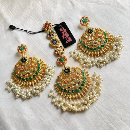 Nirvana Teeka Set in GREEN